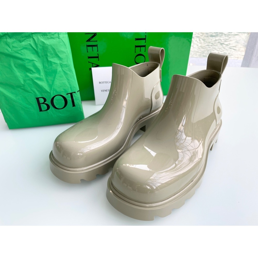 BOTTEGA VENETA Mud Green Shiny Rubber Ankle Rain Boots Size 7/40, $650